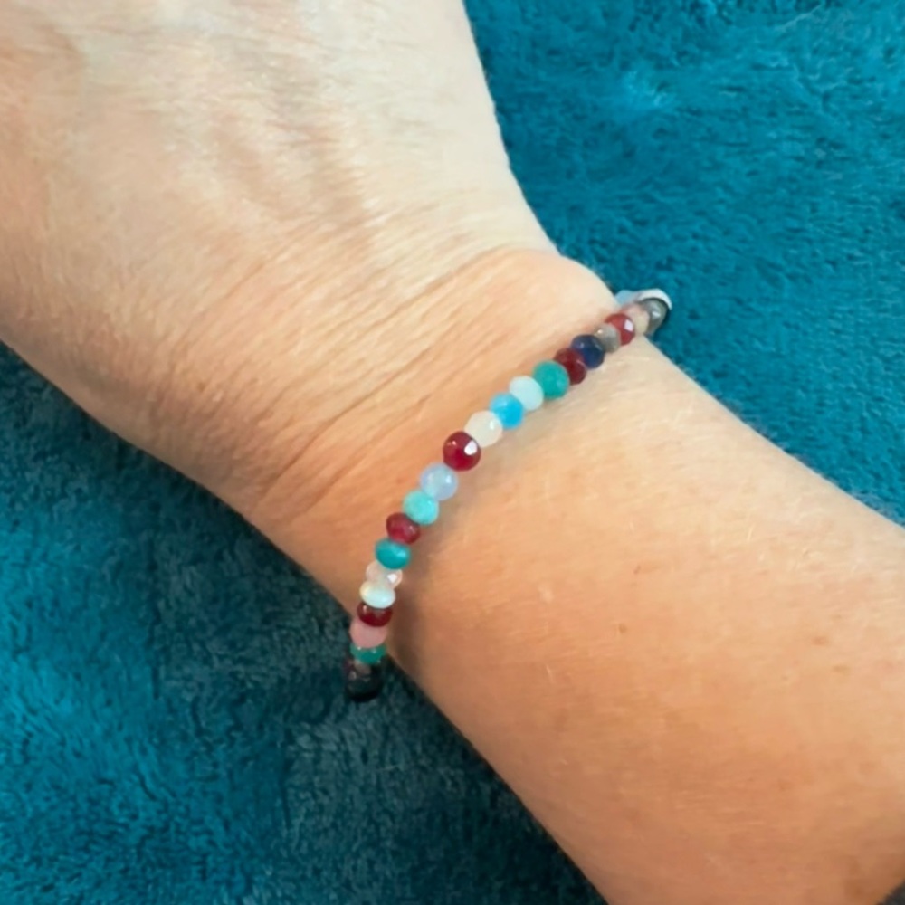 Brand new multi-colored beaded bracelet